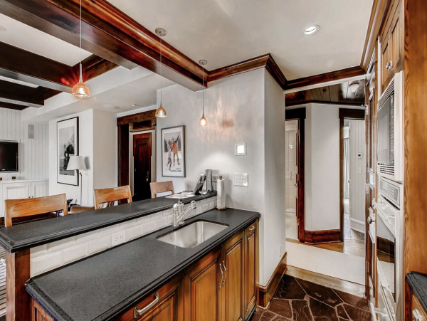 Contemporary Private Three Bedroom Residence In Vail